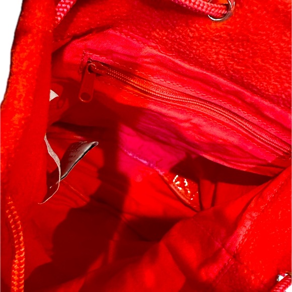 VTG Y2K RARE DISNEY CATALOG POOH’s CHILLY DAY RED FLEECE BACKPACK 11”x10”x4.5” - Picture 11 of 13